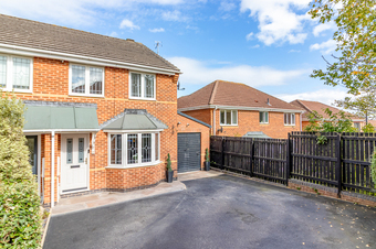 Penny Royal Close
